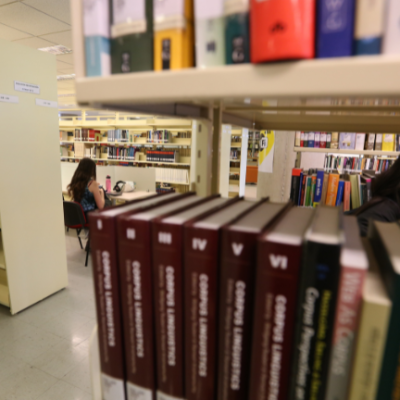 Fotografía de interior de biblioteca