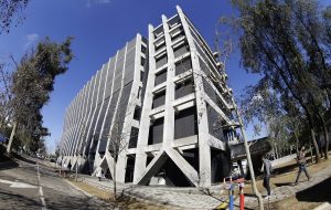 Fotografía de las afueras del Edificio de Ciencia y Tecnología