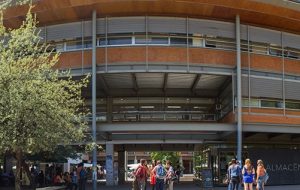 Fotografía del Edificio de la Facultad de Ciencias Sociales