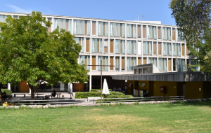 Fotografía del edificio de la Facultad de Teología UC