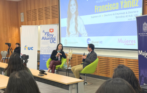 Fotografía de Francisca Yáñez junto a Pedro Boucho conversando